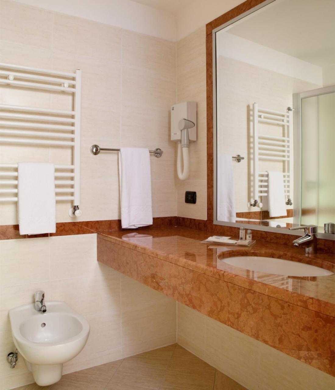 Torino Hotel San Luigi - Ristorante Trait D'Union 贝纳斯科 外观 照片